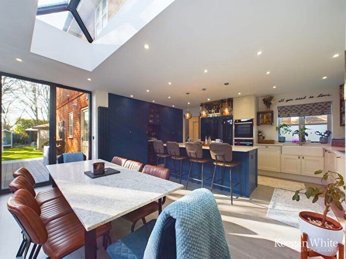 5 Bedroom Detached House For Sale In Hollybrook Way - Detached With Annex, HP13