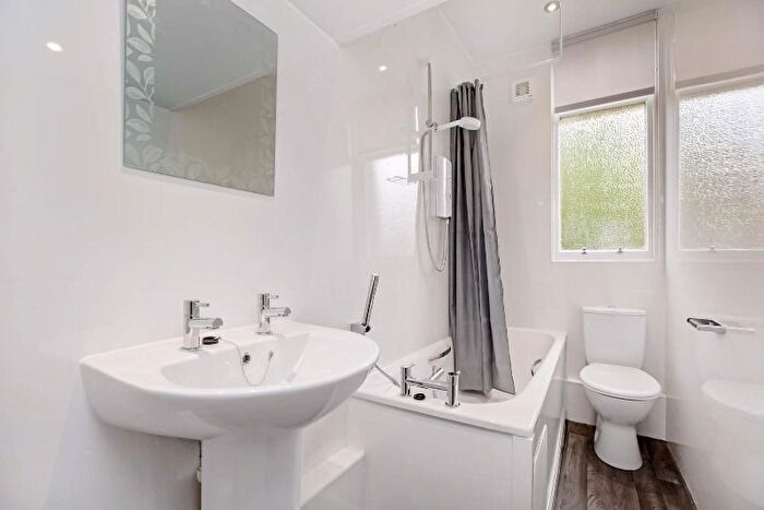 3 Bedroom Flat To Rent In West Savile Terrace, Edinburgh, EH9