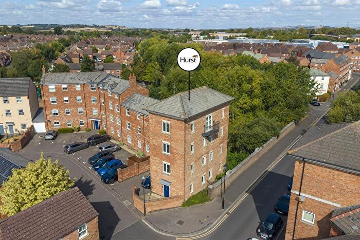 2 Bedroom Flat For Sale In Fairford Leys, Aylesbury (Fully Refurbished), HP19