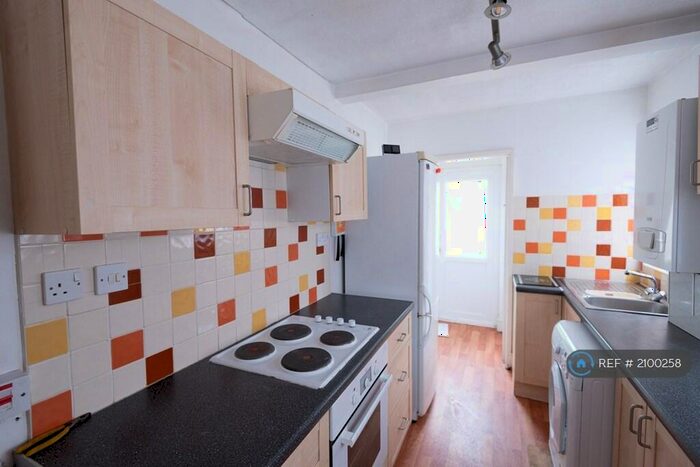 3 Bedroom Semi-Detached House To Rent In Wheeler Avenue, Swindon, SN2