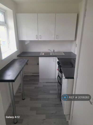 Studio To Rent In Pennine Close, Shepshed, LE12