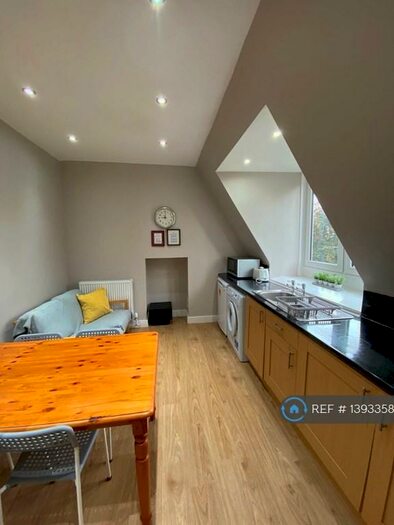 4 Bedroom Flat To Rent In Top Floor, Aberdeen, AB24
