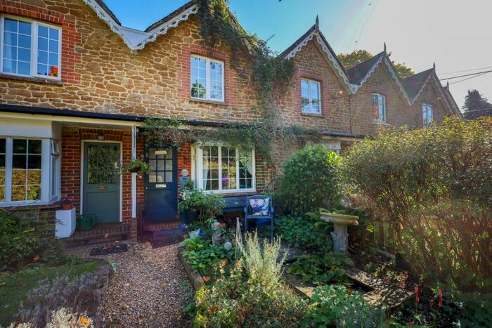 2 Bedroom Character Property For Sale In Rake Road, Liss, GU33