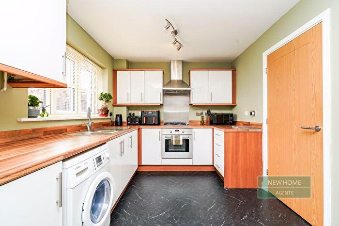 3 Bedroom Detached House For Sale In Runnymede Lane, Kingswood, Hull, HU7