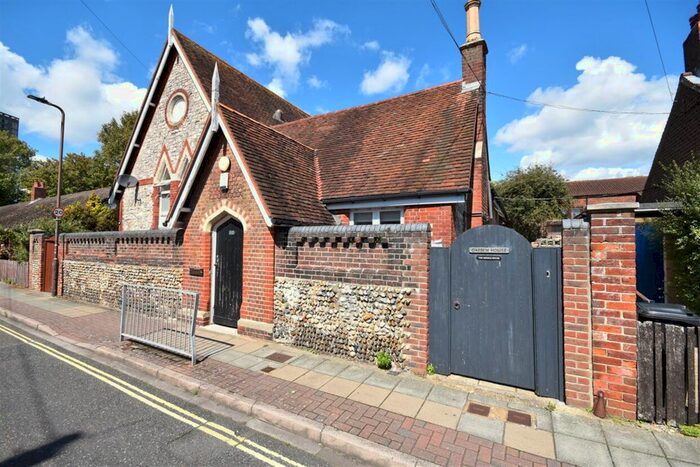 1 Bedroom Detached House To Rent In The Garden House, Rivers Street, Portsmouth, Hampshire, PO5