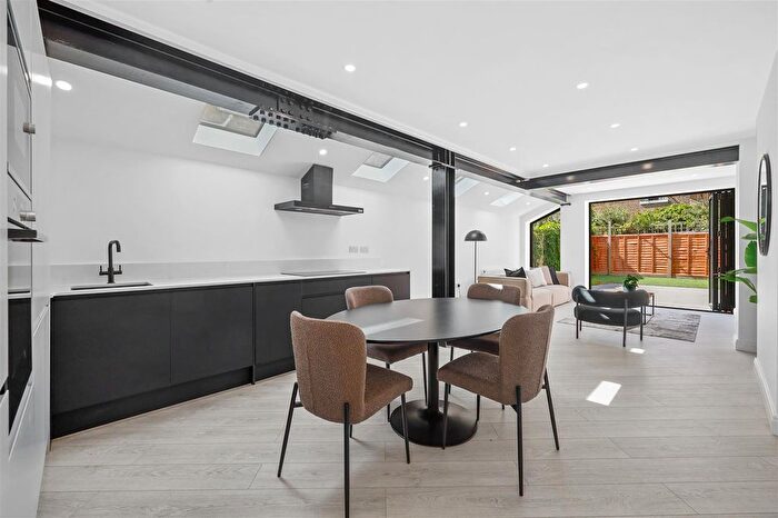 2 Bedroom Flat To Rent In Esmond Road, London, NW6