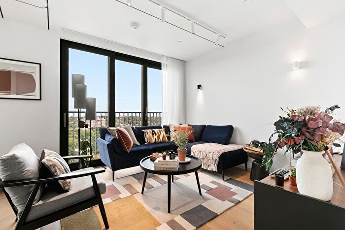 3 Bedroom Flat To Rent In York Way, London, N1