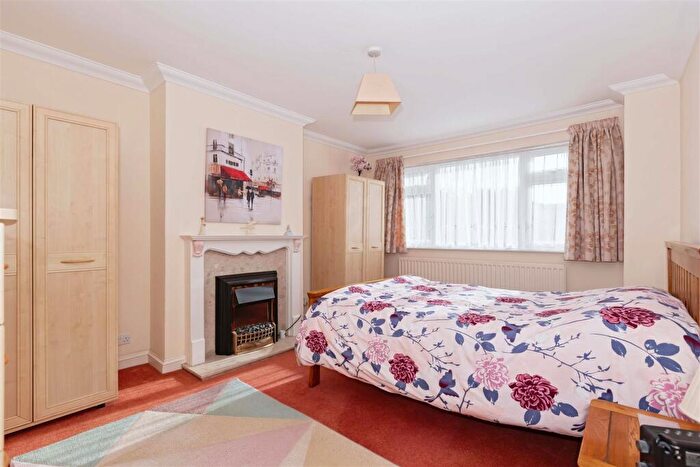 2 Bedroom Semi-Detached Bungalow For Sale In Ashwood Close, Worthing, BN11
