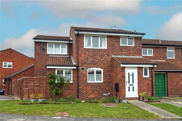 4 Bedroom End Of Terrace House For Sale In Tamar Way, Wokingham, RG41