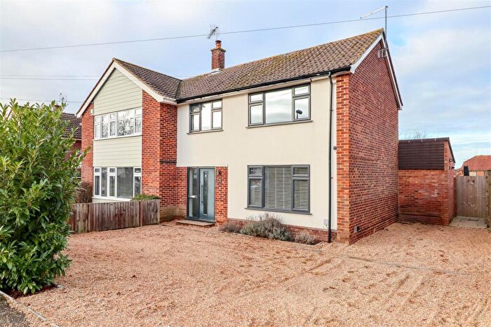 3 Bedroom Semi Detached House For Sale In Farhalls Crescent, Horsham, RH12