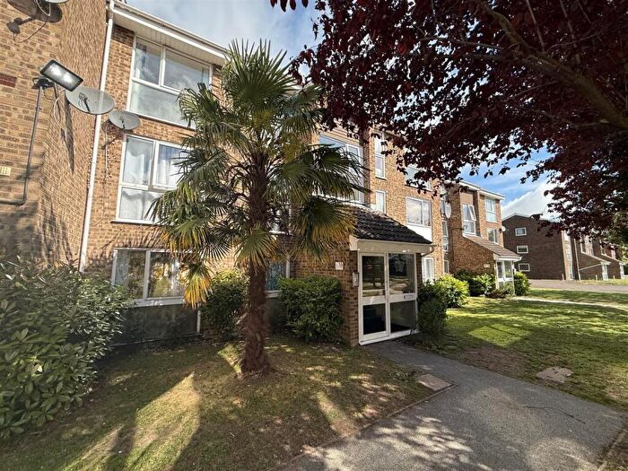 2 Bedroom Property To Rent In The Mall, Dunstable, LU5