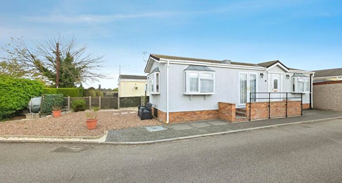 2 Bedroom Park Home For Sale In Braemar Residential Park, Kirkby Green, Lincoln, LN4