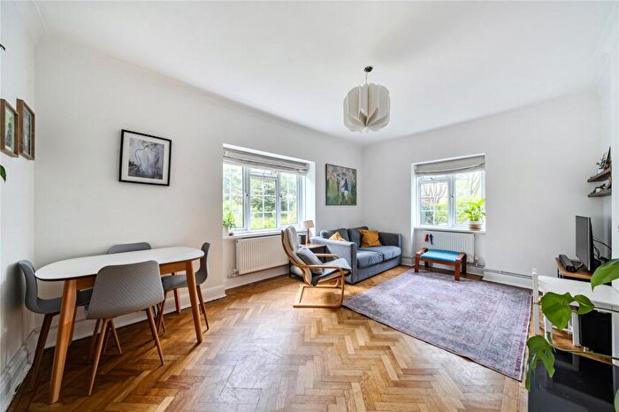 2 Bedroom Flat For Sale In Torrington Court, Crystal Palace Park Road, London, SE26