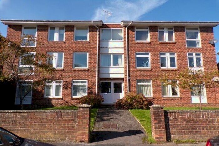 2 Bedroom Flat To Rent In Princes Crescent, Lyndhurst, SO43