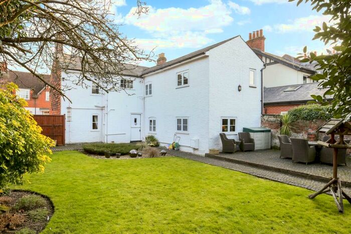 4 Bedroom Cottage To Rent In London Road Marlborough, SN8