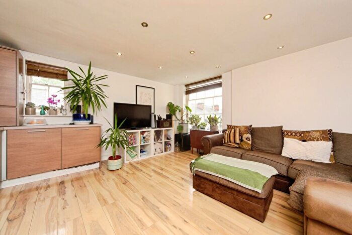 2 Bedroom Flat For Sale In Huskisson Street, Liverpool, Merseyside, L8