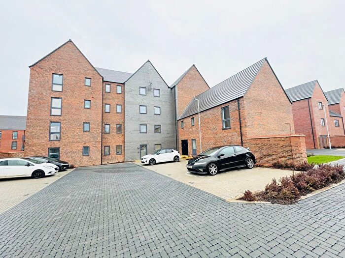 2 Bedroom Flat To Rent In Flat Spindle Close, Dunstable, LU5