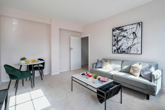 1 Bedroom Flat To Rent In Dolphin Square, London, SW1V