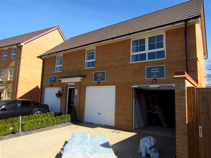 2 Bedroom Maisonette To Rent In Kenyon Way, Slough, Berkshire, SL3