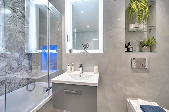 1 Bedroom Flat To Rent In Firgrove Road, Farnborough, Hampshire, GU14