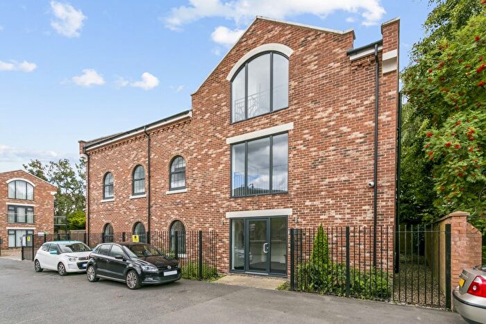 2 Bedroom Flat To Rent In Station Approach, Marlow, SL7