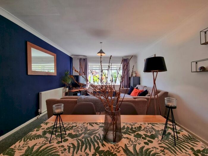 2 Bedroom Flat To Rent In Arncliffe Road, West Park, Leeds, LS16