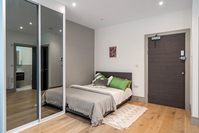 Studio To Rent In Lawrence Road, London, N15