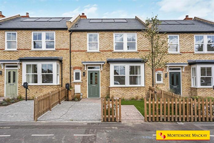 3 Bedroom House For Sale In Carpenter Gardens, London, N21