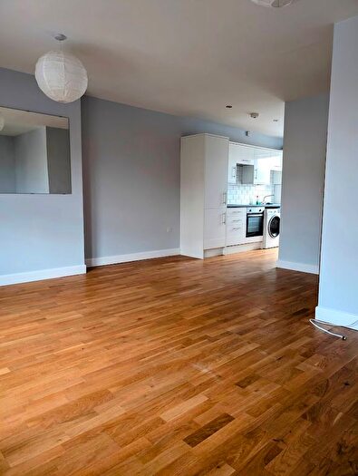2 Bedroom Flat To Rent In Catford Hill, London, SE6