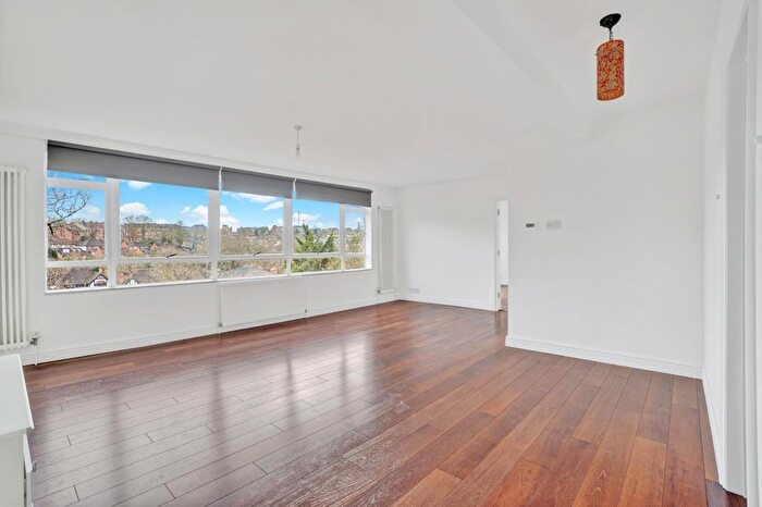 2 Bedroom Flat To Rent In Farquhar Road, Crystal Palace, London, SE19