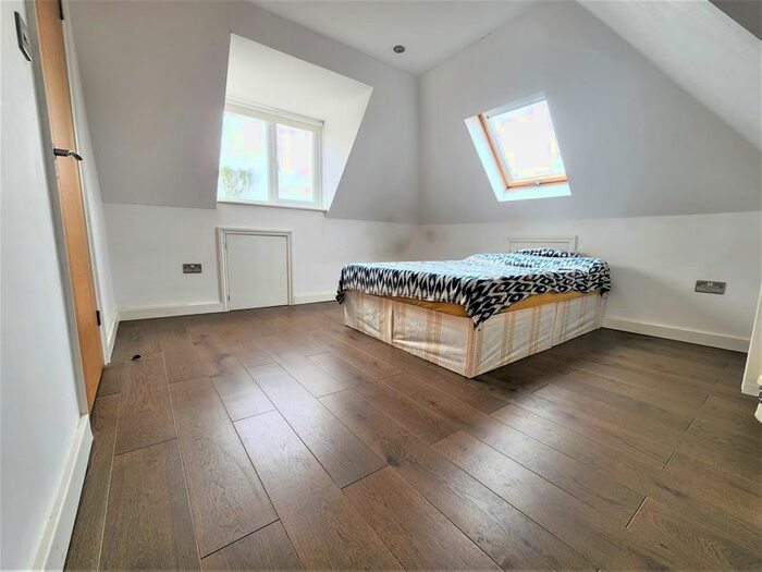 2 Bedroom Flat To Rent In Green Lanes, London, N21