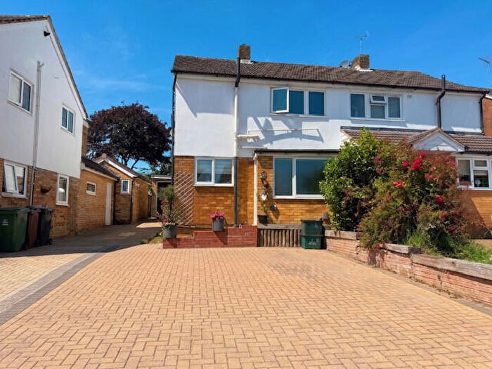 3 Bedroom Semi-Detached House To Rent In Fernleys, St. Albans, Hertfordshire, AL4