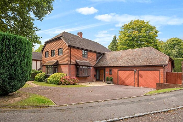 4 Bedroom Detached House For Sale In Grove Shaw, Kingswood, KT20