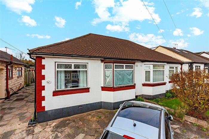2 Bedroom Bungalow For Sale In Derby Avenue, Upminster, RM14
