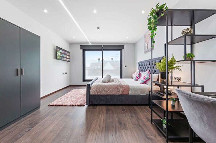 Studio To Rent In Golders Green, NW11
