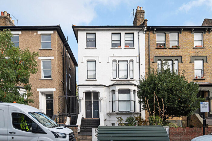1 Bedroom Flat To Rent In Downs Road, , Hackney, London, E5