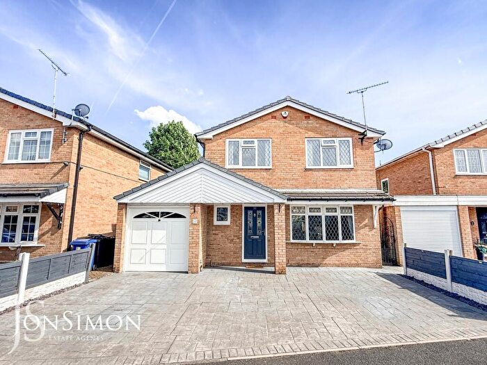 4 Bedroom Detached House For Sale In Oakham Close, Brandlesholme, Bury, BL8