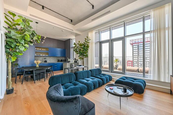 2 Bedroom Penthouse To Rent In Goodluck Hope, Docklands, London, E14
