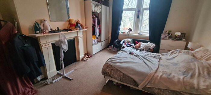 1 Bedroom Flat To Rent In B Holly Bank, Leeds, LS6