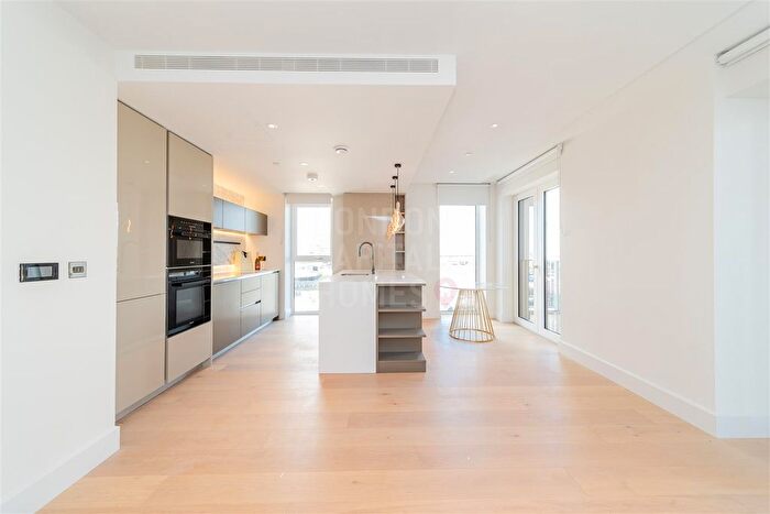 2 Bedroom Flat To Rent In Parkside Apartments, Cascade Way, London, W12