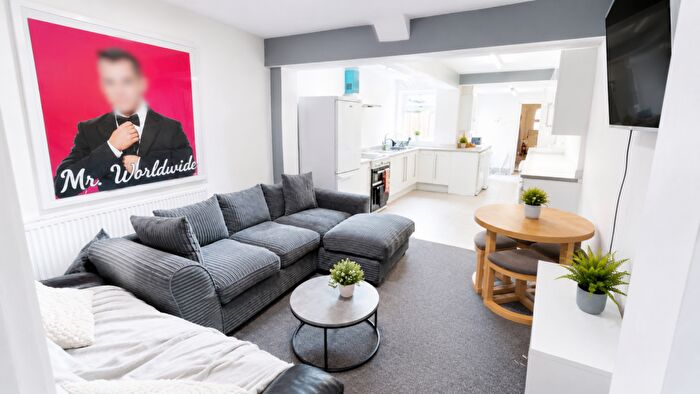 6 Bedroom House To Rent In Tiverton Road, Selly Oak, Birmingham, B29