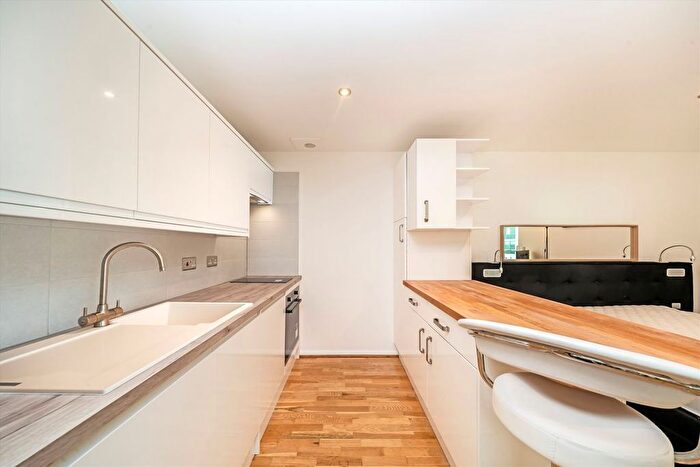 Studio To Rent In Hanover House, Vauxhall, London, SW8
