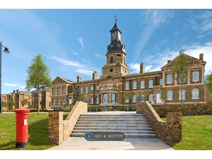 2 Bedroom Flat To Rent In Patricia Close, Aldershot, GU11