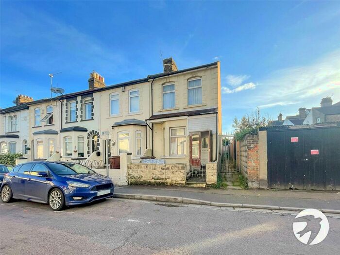 2 Bedroom End Of Terrace House To Rent In Stafford Street, Gillingham, Kent, ME7