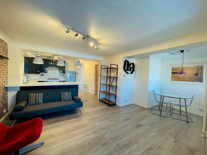 1 Bedroom Flat To Rent In Carlton Court, Nether Street, N3