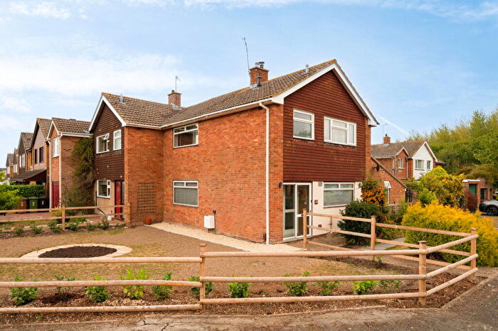 3 Bedroom Detached House To Rent In Hawthorn Crescent, Grove, OX12