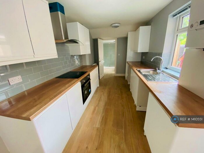 3 Bedroom Terraced House To Rent In Moore Street, Northampton, NN2