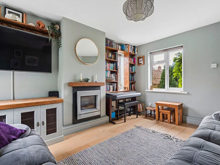 3 Bedroom Semi-detached House For Sale In Pond Close, Amersham, HP7