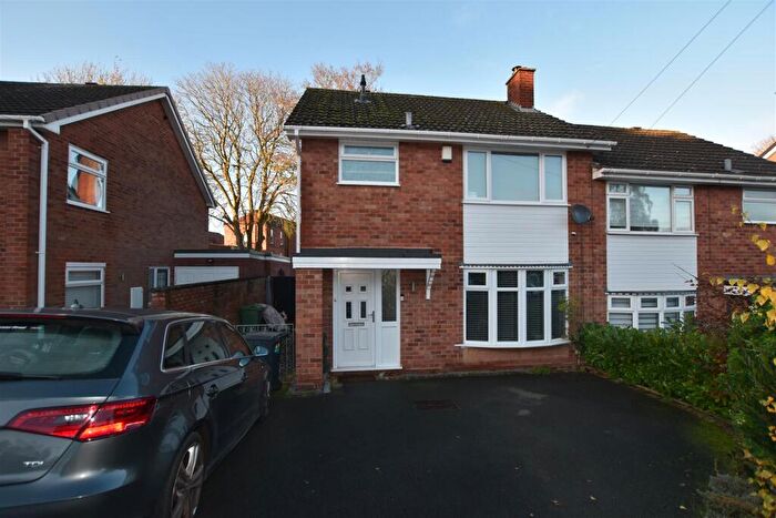 3 Bedroom House To Rent In Ashdown Drive, Stourbridge, DY8