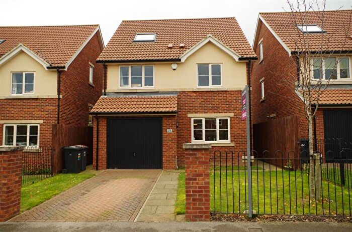 4 Bedroom House To Rent In Redfearn Mews, Harrogate, HG2